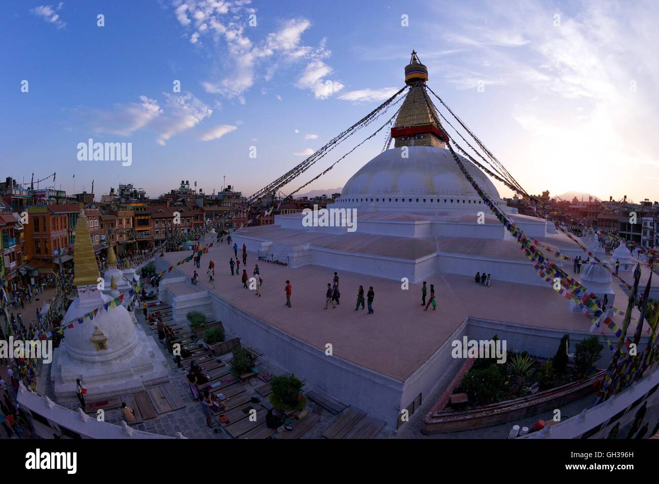 Boudhanath Stupa bei Sonnenuntergang, UNESCO-Weltkulturerbe, Kathmandu, Nepal, Asien Stockfoto