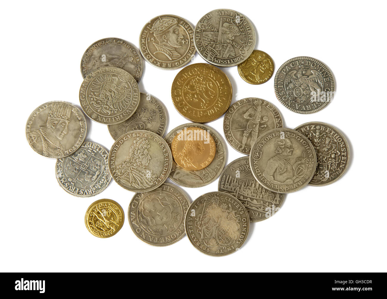 Sammlung von mittelalterlichen Münzen auf dem weißen Hintergrund Stockfoto