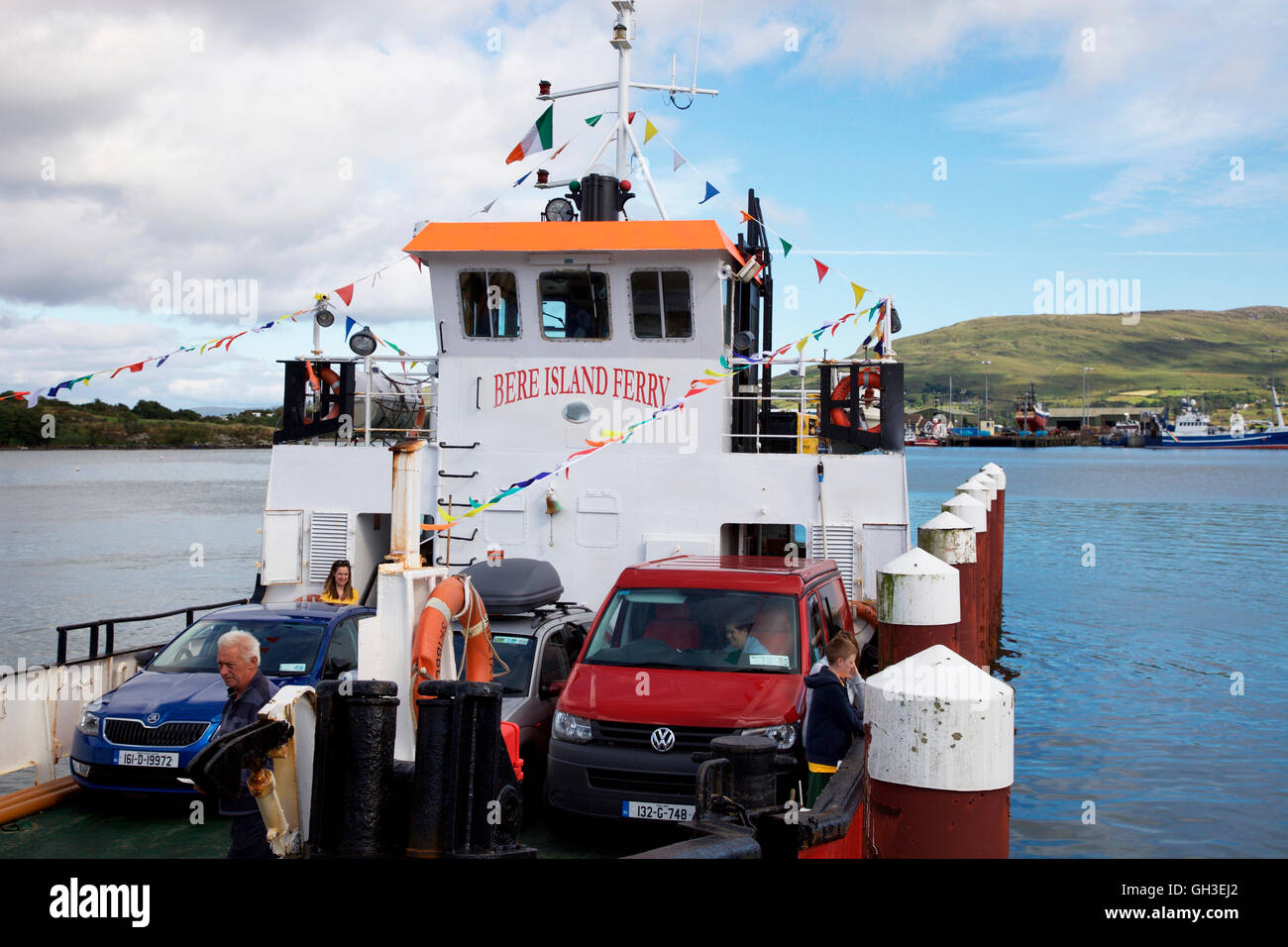 Bere Island Ferry angedockt in Castletownbere Stockfoto