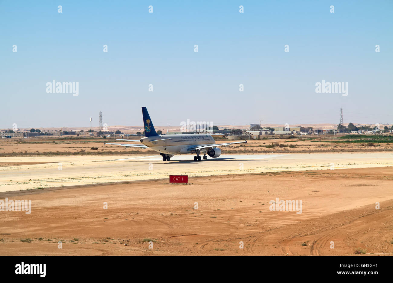 Riad - 01. März: Flugzeuge Vorbereitung nehmen ab Flughafen Riyadh King Khalid am 1. März 2016 in Riyadh, Saudi Arabien. Riyad Stockfoto