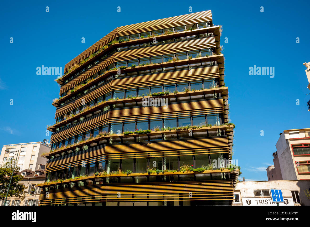 Clichy, Frankreich, Moderne Architektur, Öko-Bürogebäude, Pariser Vororte, nachhaltige grüne Stadtgebäude, energieeffiziente Gebäude Stockfoto