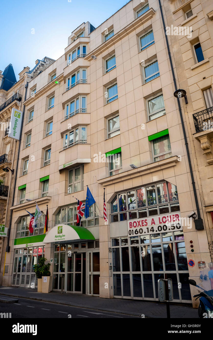 Paris, Frankreich, Holiday Inn Hotel, Montmartre, Building Front, Niedriger Winkel Stockfoto