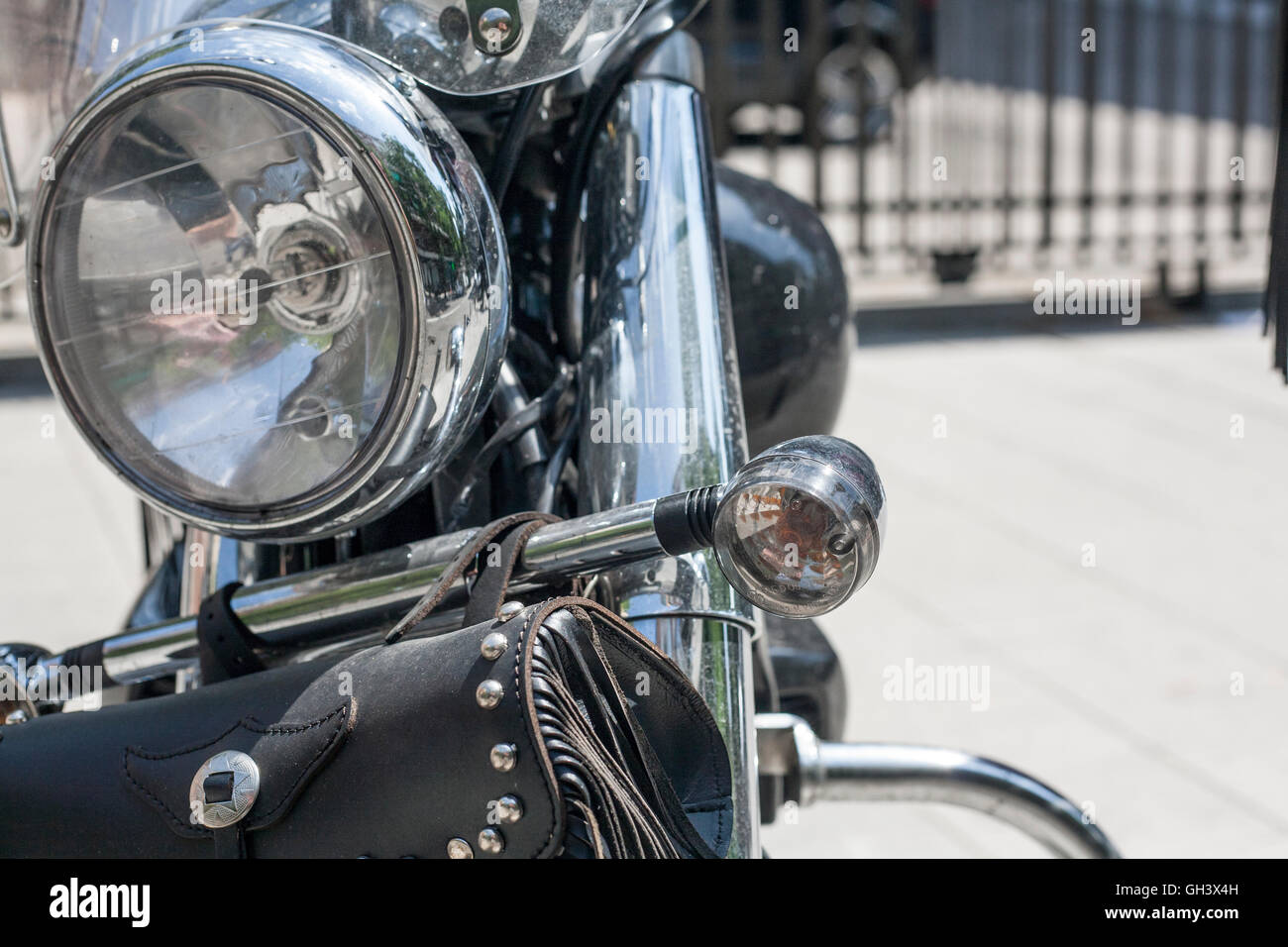 Scheinwerfer und vorne Ledertasche von klassischen Chopper Motorrad Stockfoto