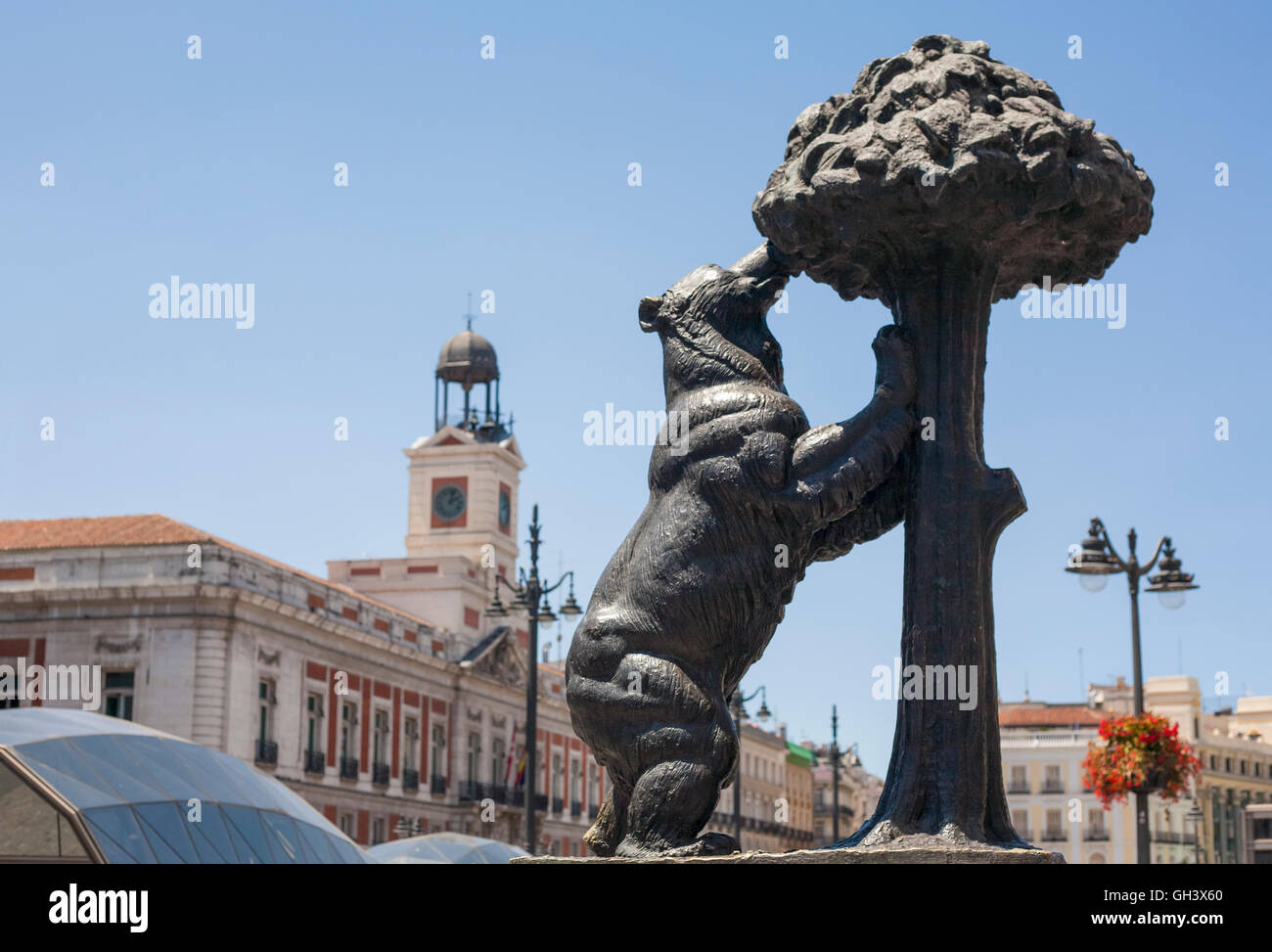 Statue des Bären und Erdbeerbaum ein Symbol von Madrid, Puerta del Sol, Spanien Stockfoto