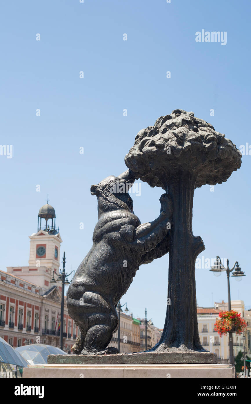 Statue des Bären und Erdbeerbaum ein Symbol von Madrid, Puerta del Sol, Spanien Stockfoto