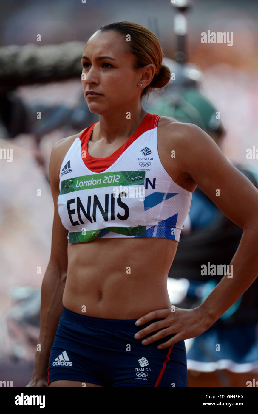 Jessica Ennis aus Großbritannien bereitet sich auf ihrem Weg zum Gewinn der Goldmedaille im Siebenkampf bei den Speerwurf der Stockfoto