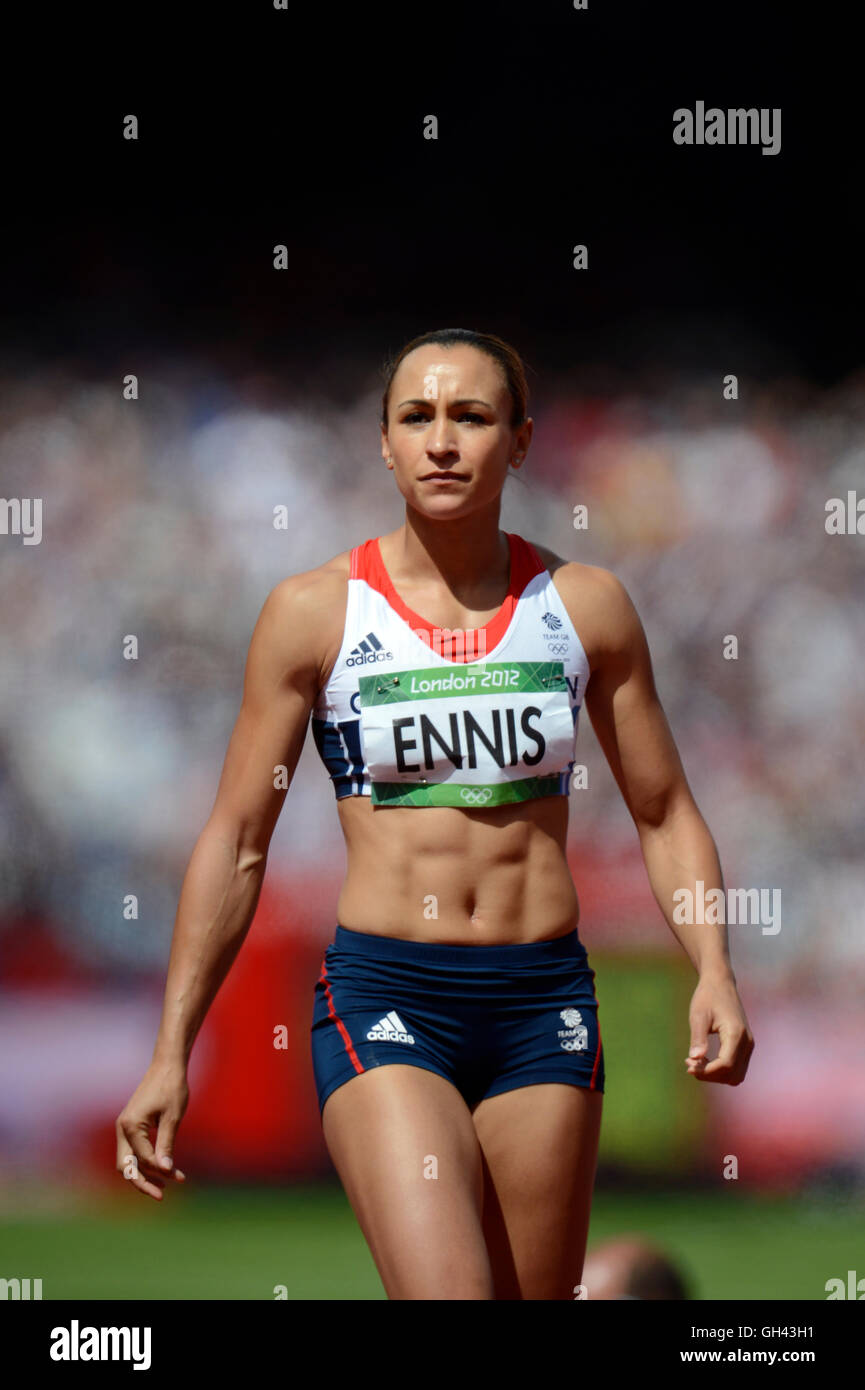 Jessica Ennis aus Großbritannien bereitet sich auf ihrem Weg zum Gewinn der Goldmedaille im Siebenkampf bei den Speerwurf der Stockfoto