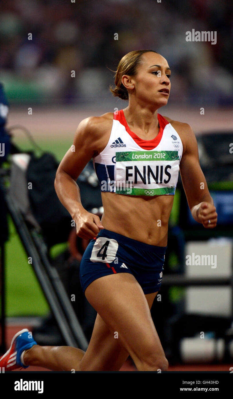 Jessica Ennis aus Großbritannien auf dem Weg zum Gewinn der Goldmedaille im Siebenkampf während der Olympischen Spiele in London. Stockfoto