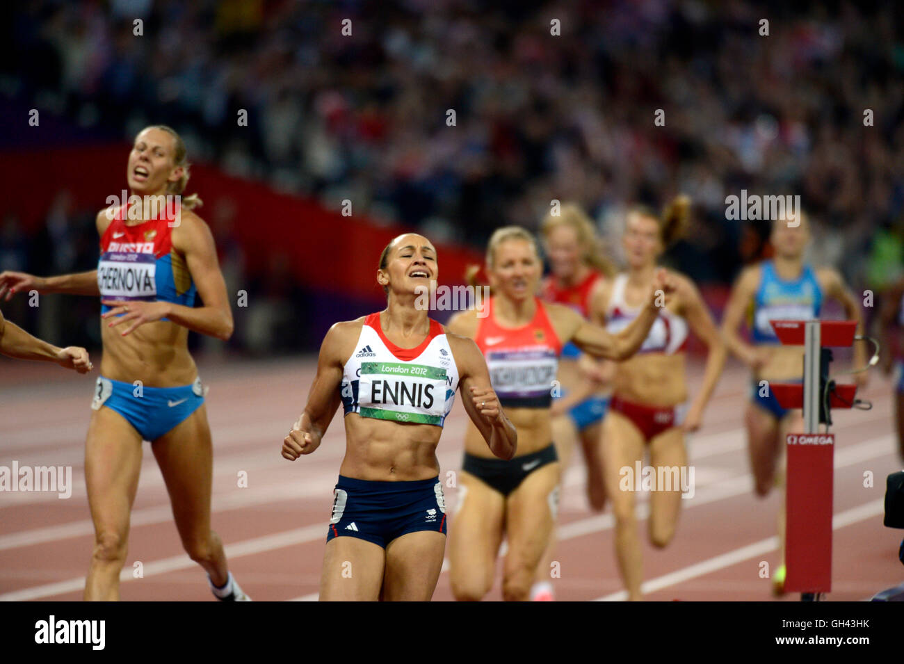 Jessica Ennis aus Großbritannien nach dem Gewinn der Goldmedaille im Siebenkampf während der Olympischen Spiele in London. Stockfoto