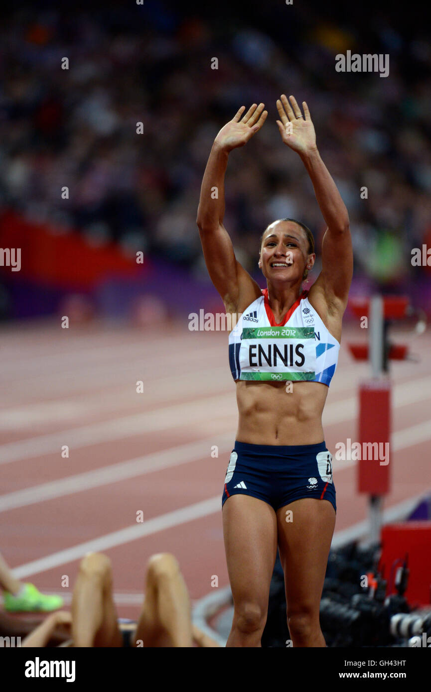 Jessica Ennis aus Großbritannien nach dem Gewinn der Goldmedaille im Siebenkampf während der Olympischen Spiele in London. Stockfoto