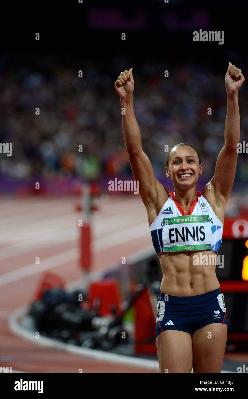 Jessica Ennis aus Großbritannien nach dem Gewinn der Goldmedaille im Siebenkampf während der Olympischen Spiele in London. Stockfoto