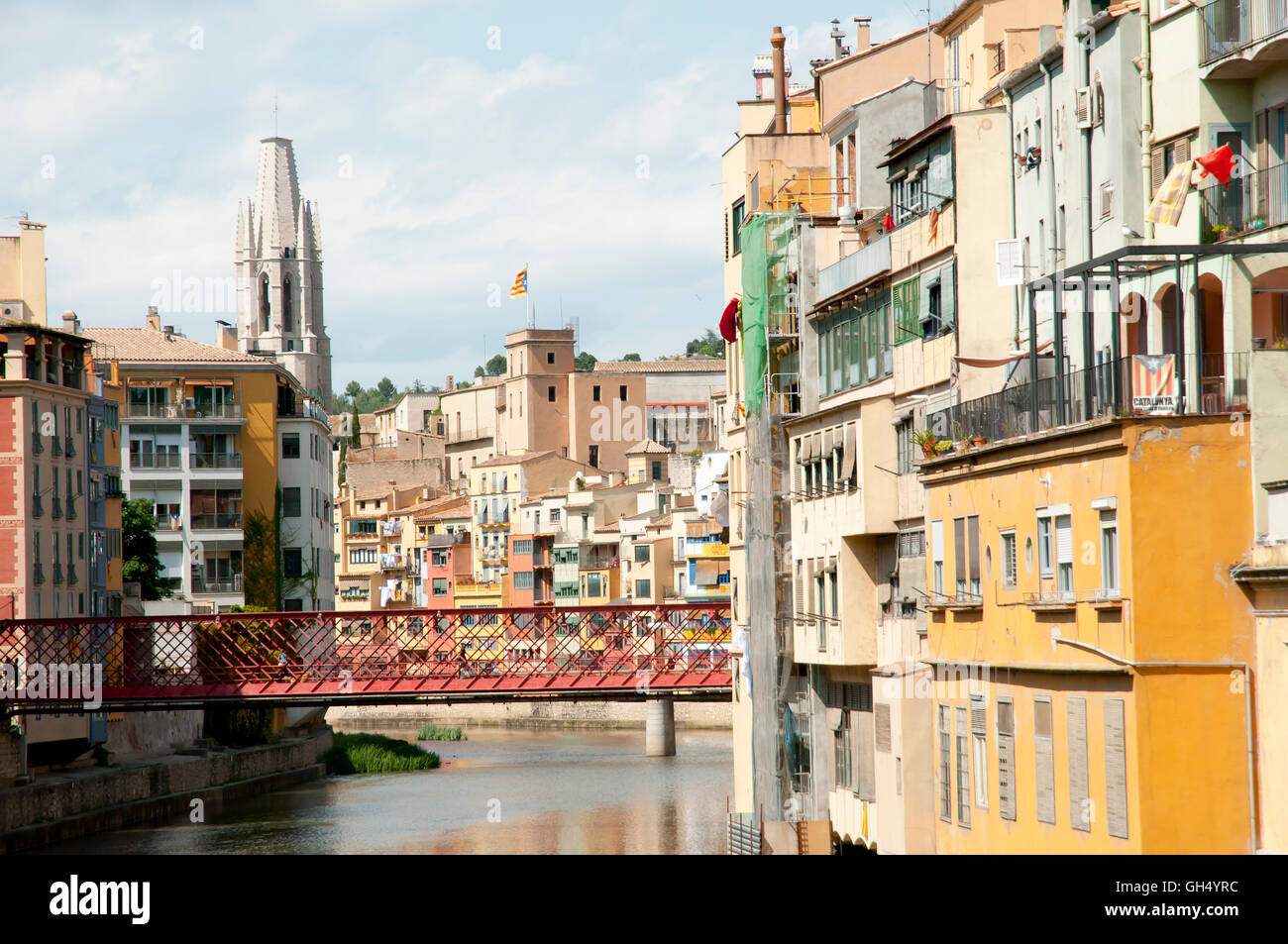 Bunte Häuser im Fluss Onyar - Girona - Spanien Stockfoto