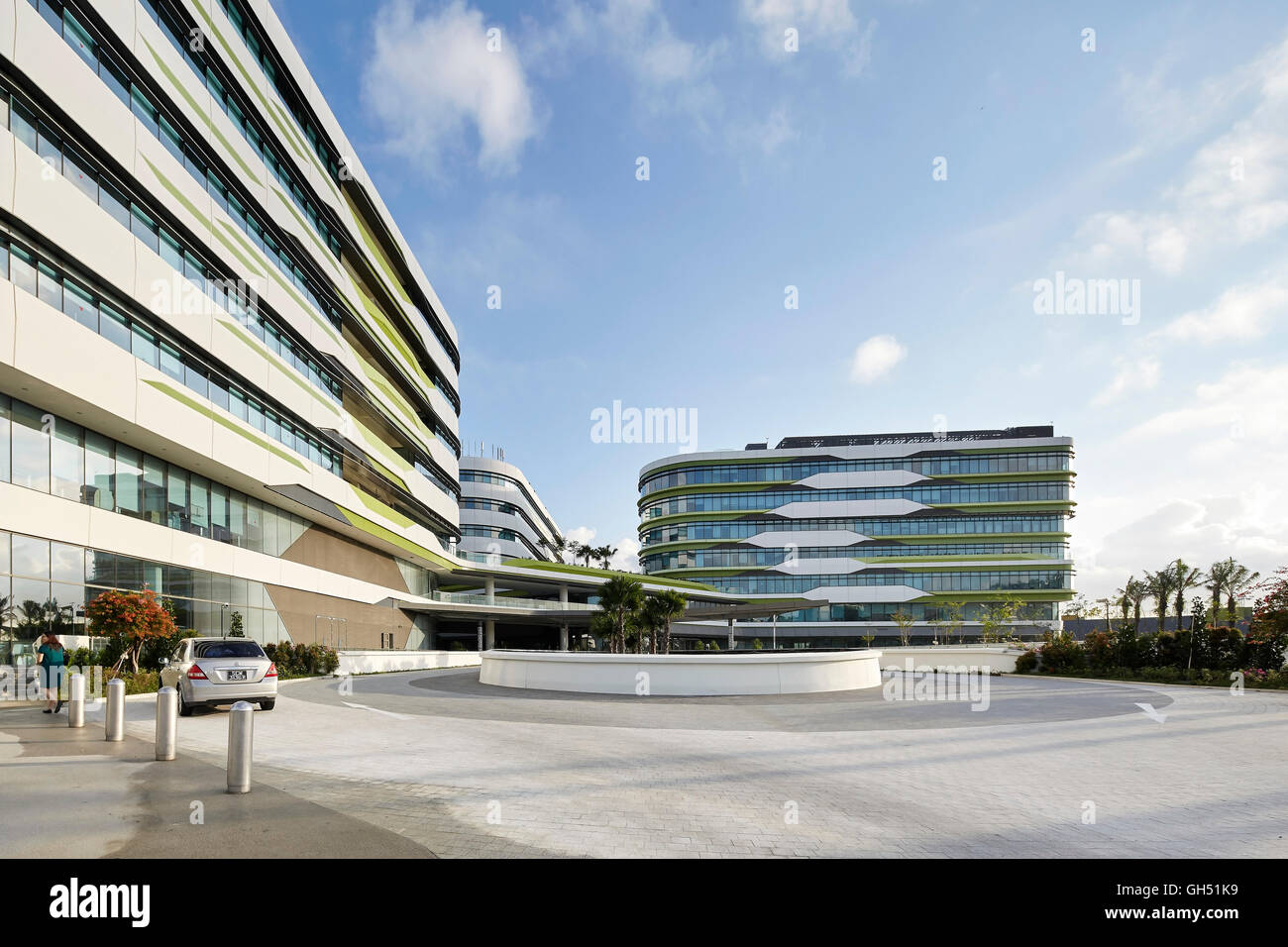 Ansatz und Auffahrt. Singapur-Hochschule für Technik und Design, Singapur, Singapur. Architekt: UNStudio, 2015. Stockfoto