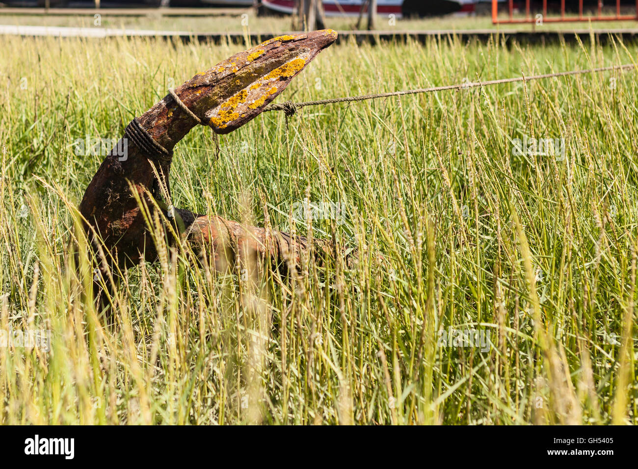 Anchor In Grass Stockfotos und -bilder Kaufen - Alamy