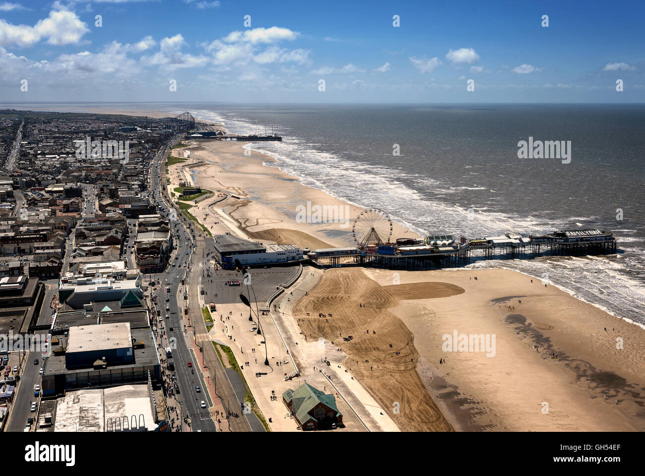 Luftbild von Blackpool Strand und Stadt. Stockfoto
