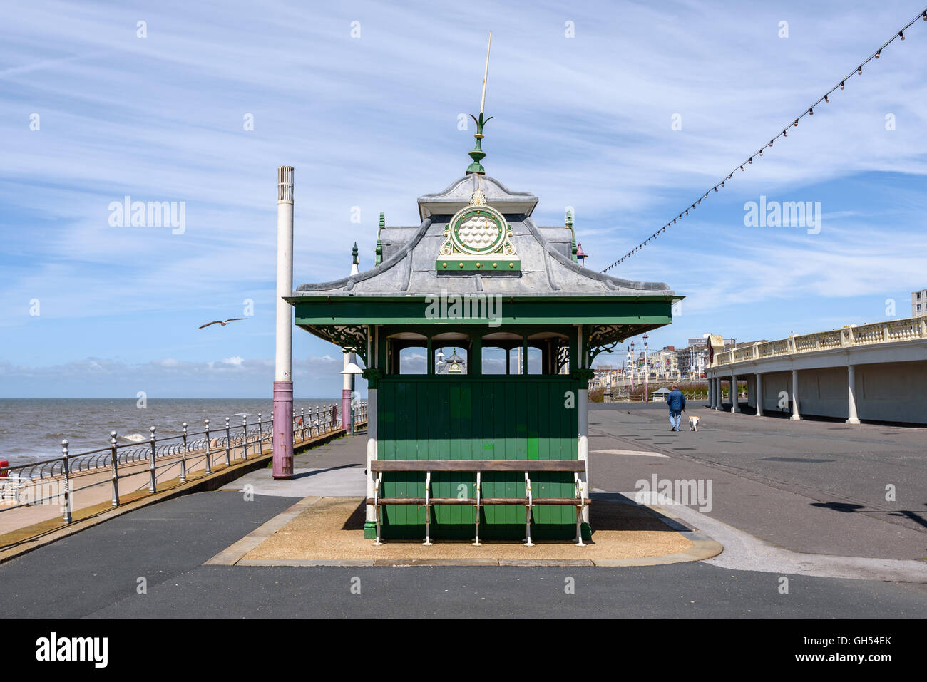 Traditionellen viktorianischen Shelter auf Blackpool Promenade, UK. Stockfoto
