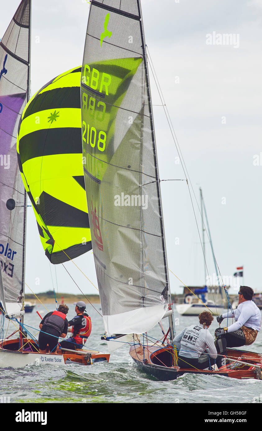 Wettbewerbsfähige Jolle racing in der Mündung des Flusses Exe, Süd Küste von Devon, Südwestengland, Großbritannien. Stockfoto