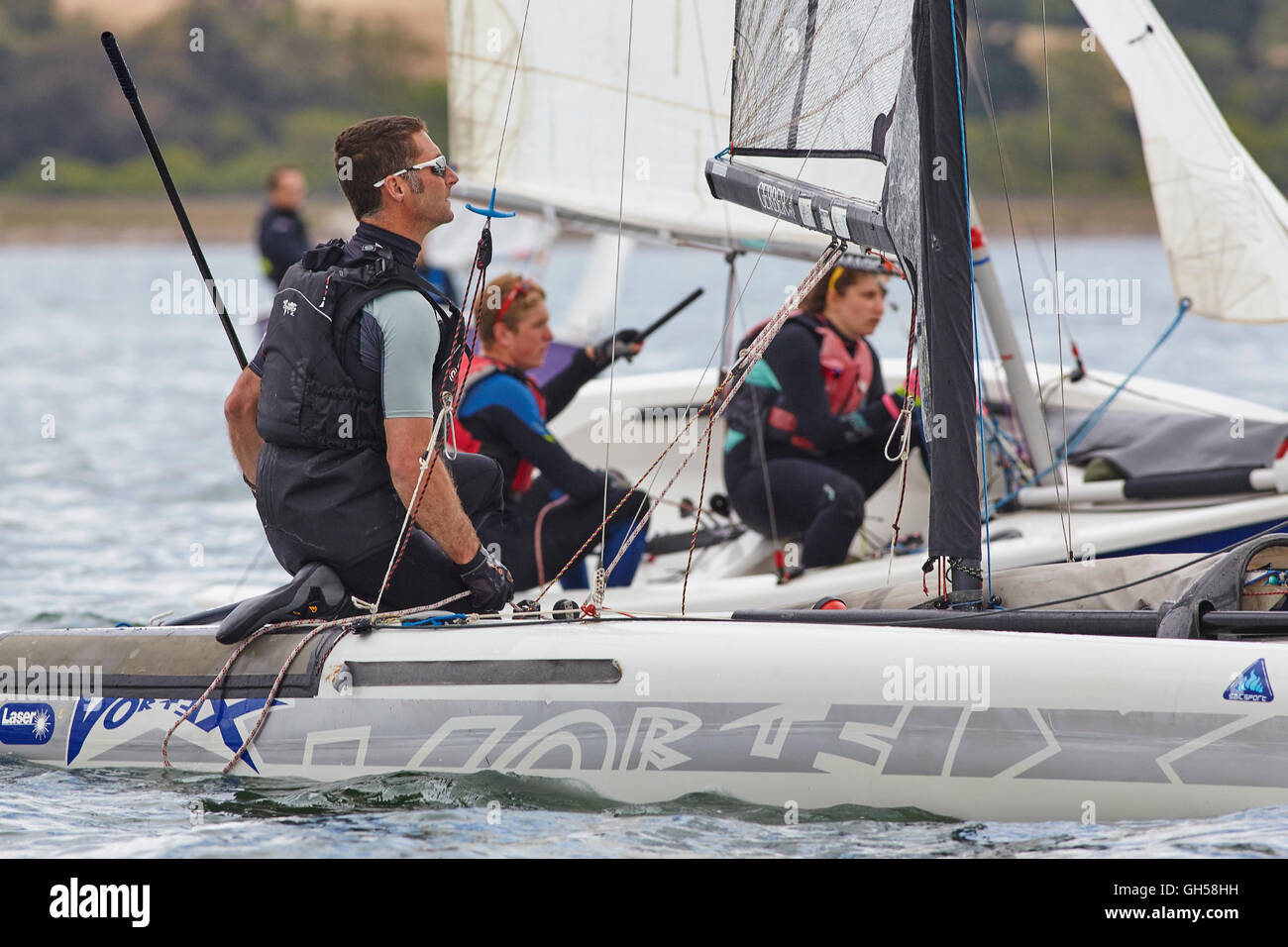 Wettbewerbsfähige Jolle racing in der Mündung des Flusses Exe, Süd Küste von Devon, Südwestengland, Großbritannien. Stockfoto