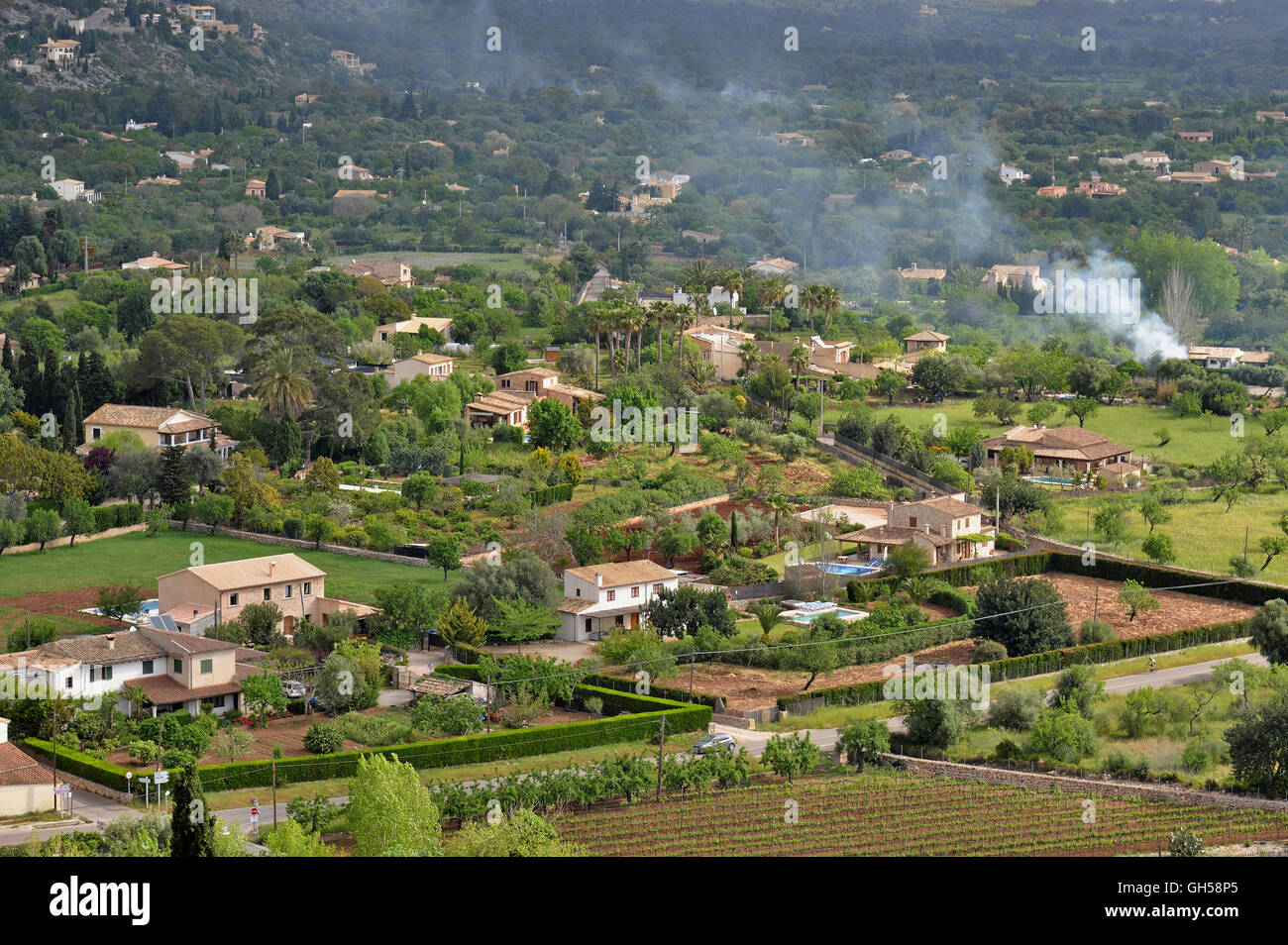 Geographie/Reisen, Spanien, Finca in grüner Landschaft, bei Pollenca, Mallorca, Balearen, Additional-Rights - Clearance-Info - Not-Available Stockfoto