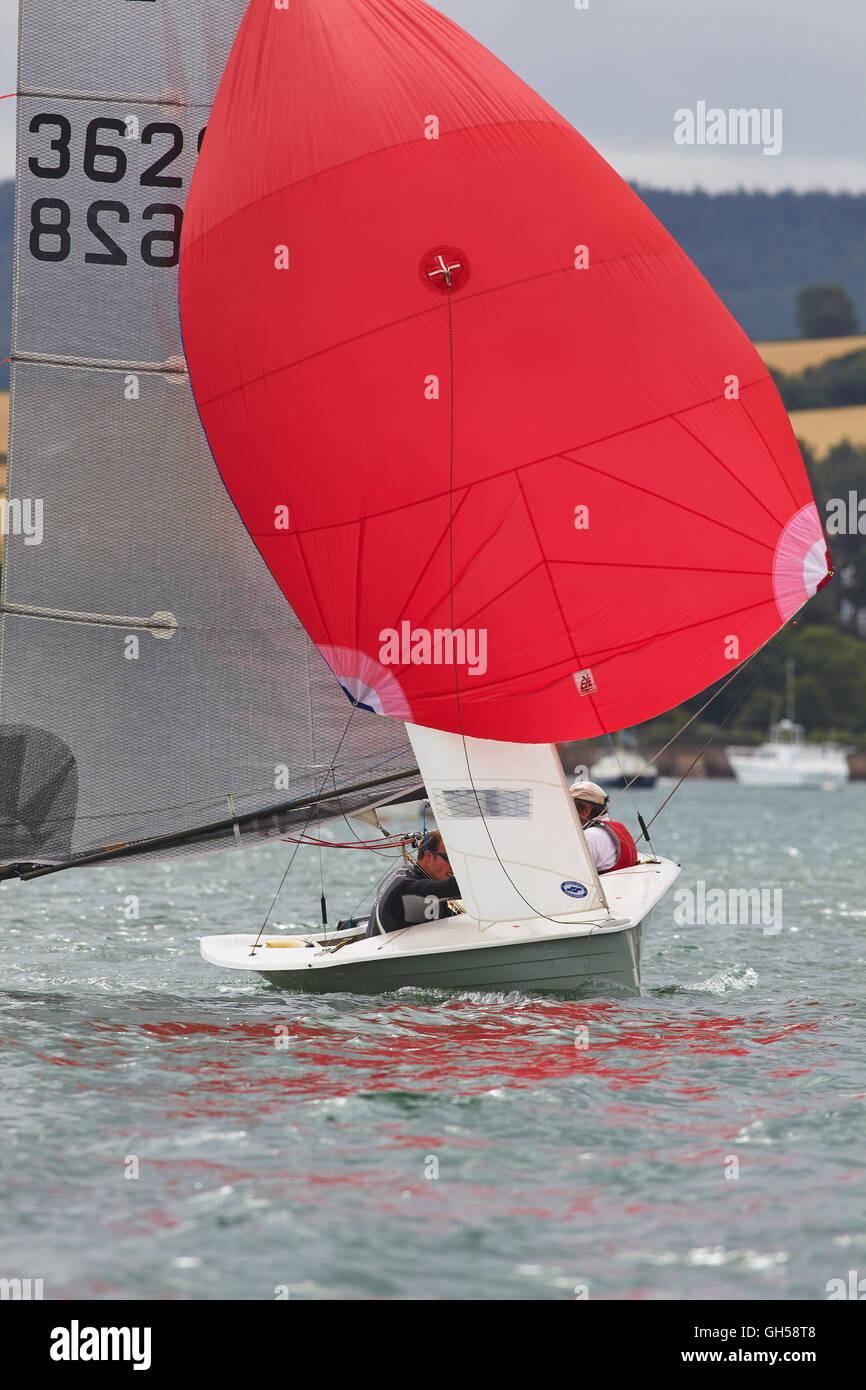 Wettbewerbsfähige Jolle racing in der Mündung des Flusses Exe, Süd Küste von Devon, Südwestengland, Großbritannien. Stockfoto