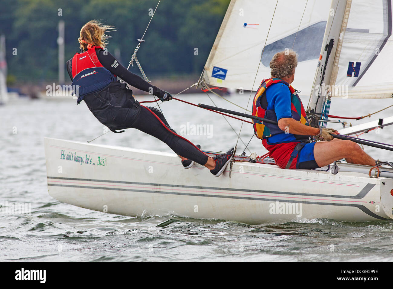 Wettbewerbsfähige Jolle racing in der Mündung des Flusses Exe, Süd Küste von Devon, Südwestengland, Großbritannien. Stockfoto