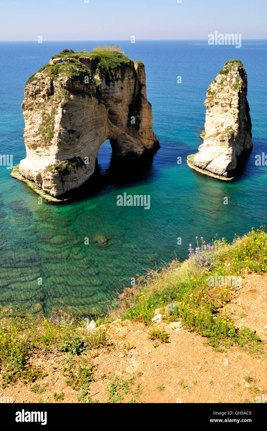 Geographie/Reisen, Libanon, das taube Gestein, Meer cavern aux Tauben, von Wind und Wetter erodieren Kalksteinfelsen in den Teil der Stadt Rausheh, Beirut, Naher Osten, Osten, Additional-Rights - Clearance-Info - Not-Available Stockfoto