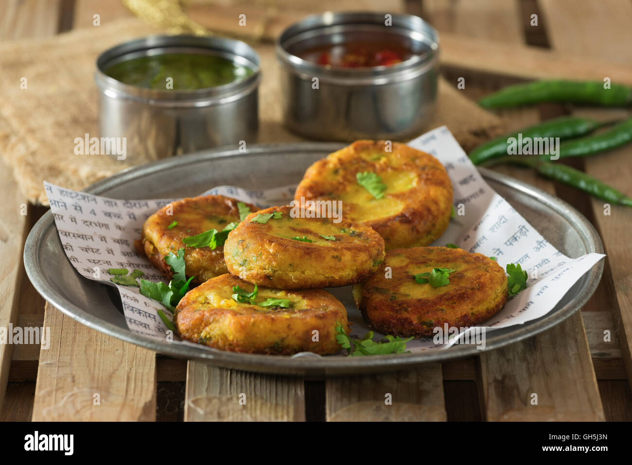 Aloo Tikki. Würzige Kartoffel-Schnitzel. Indien-Essen Stockfoto