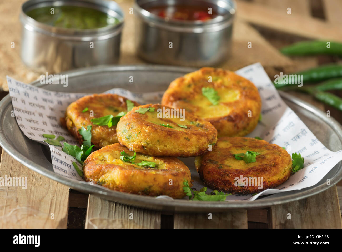 Aloo Tikki. Würzige Kartoffel-Schnitzel. Indien-Essen Stockfoto