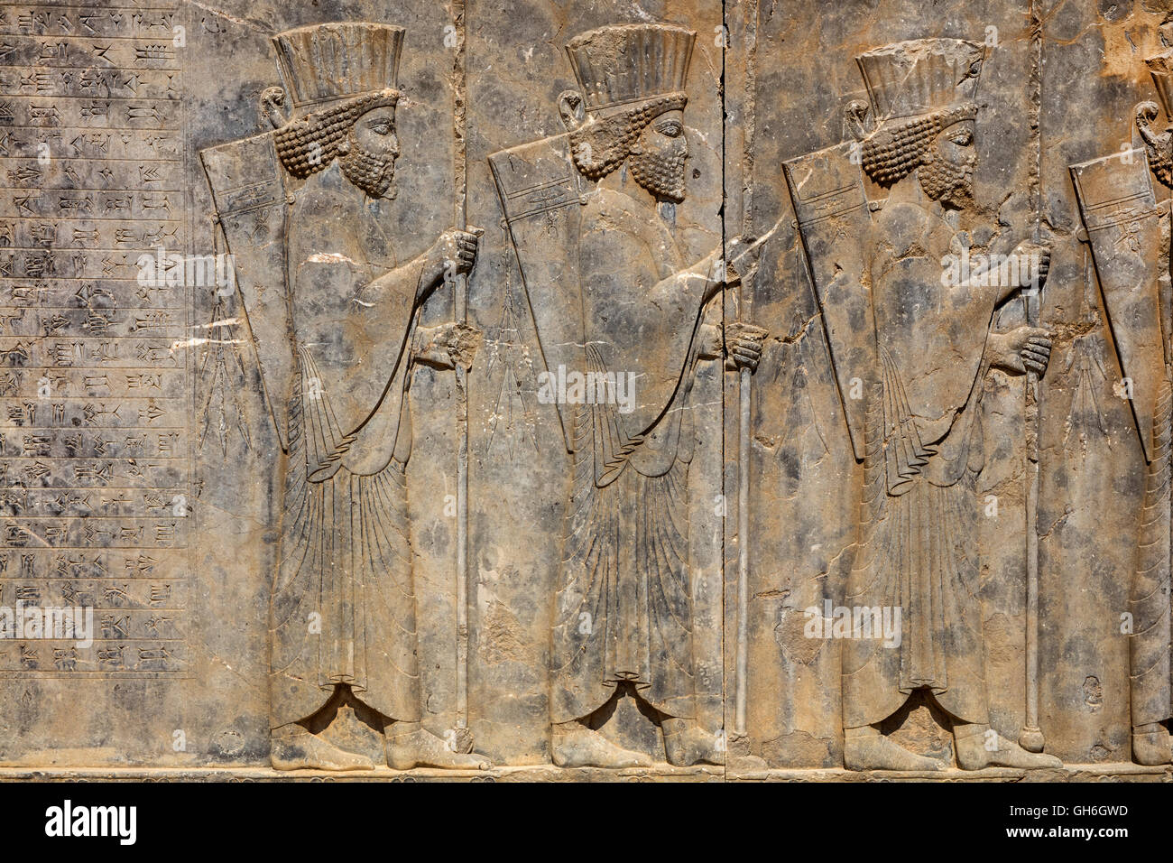 Geographie/Reisen, Iran, Persepolis, die ehemalige Hauptstadt der Achämeniden, gegründet von König Darius I, 520 v. Chr., der Palast des Königs Darius West Treppen, Relief, Detail, Persische guardian Soldaten, Additional-Rights - Clearance-Info - Not-Available Stockfoto