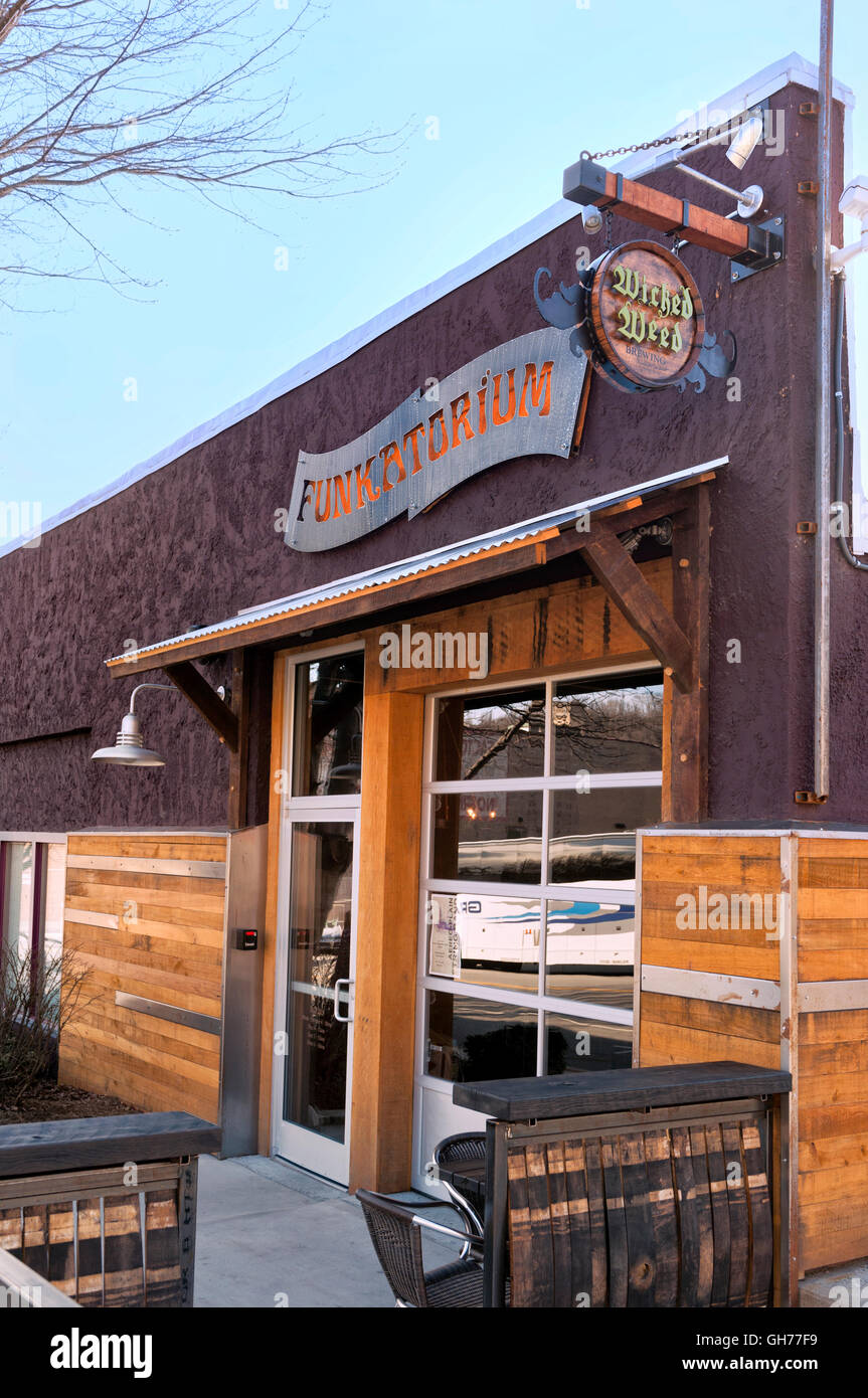 Böse Unkraut Brauerei Funkatorium in Asheville, NC Stockfoto