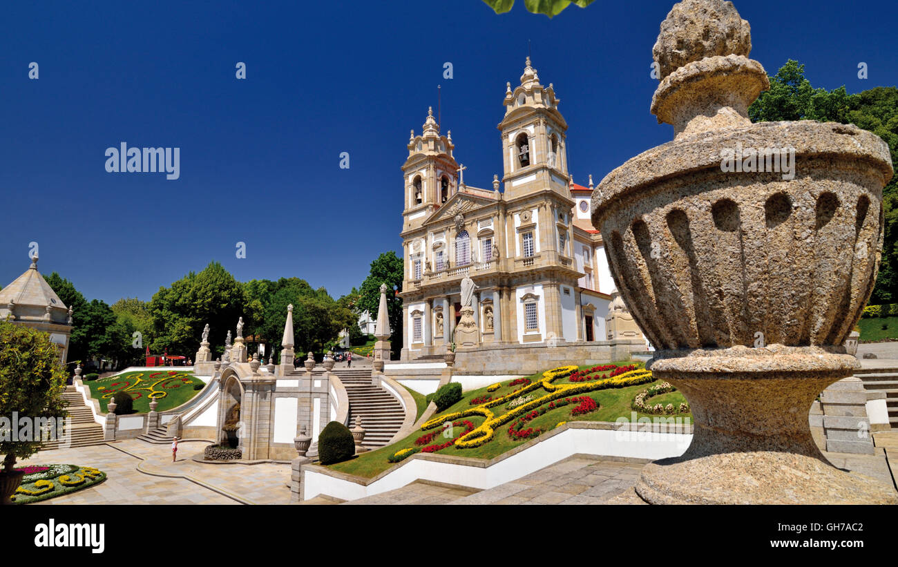 Portugal, Braga. Außenansicht des Heiligtums Kirche und Garten Bom Jesus do Monte Stockfoto