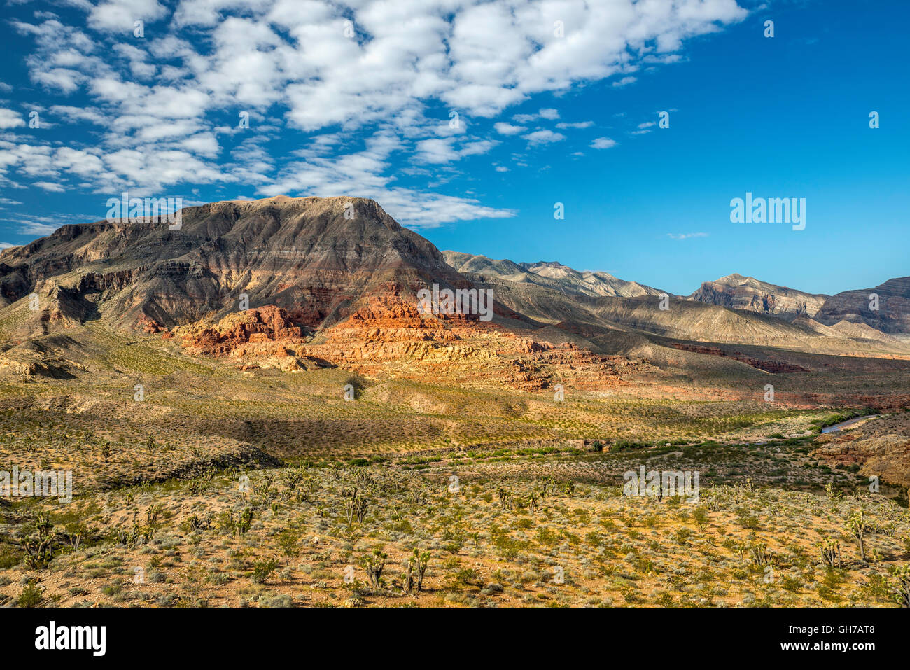 Jungfrau-Berge über Virgin River Gorge, Blick vom i-15 Interstate Autobahn, Arizona Strip Distrikt, Arizona, USA Stockfoto