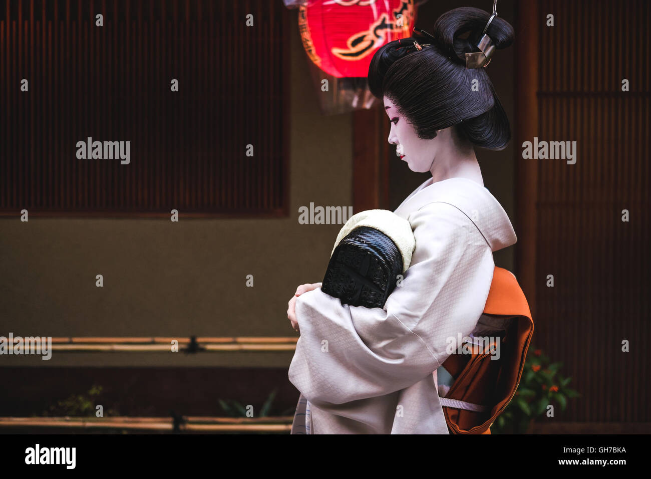 Die Schönheit einer Geisha in der Streeets von Kyoto, Japan Stockfoto