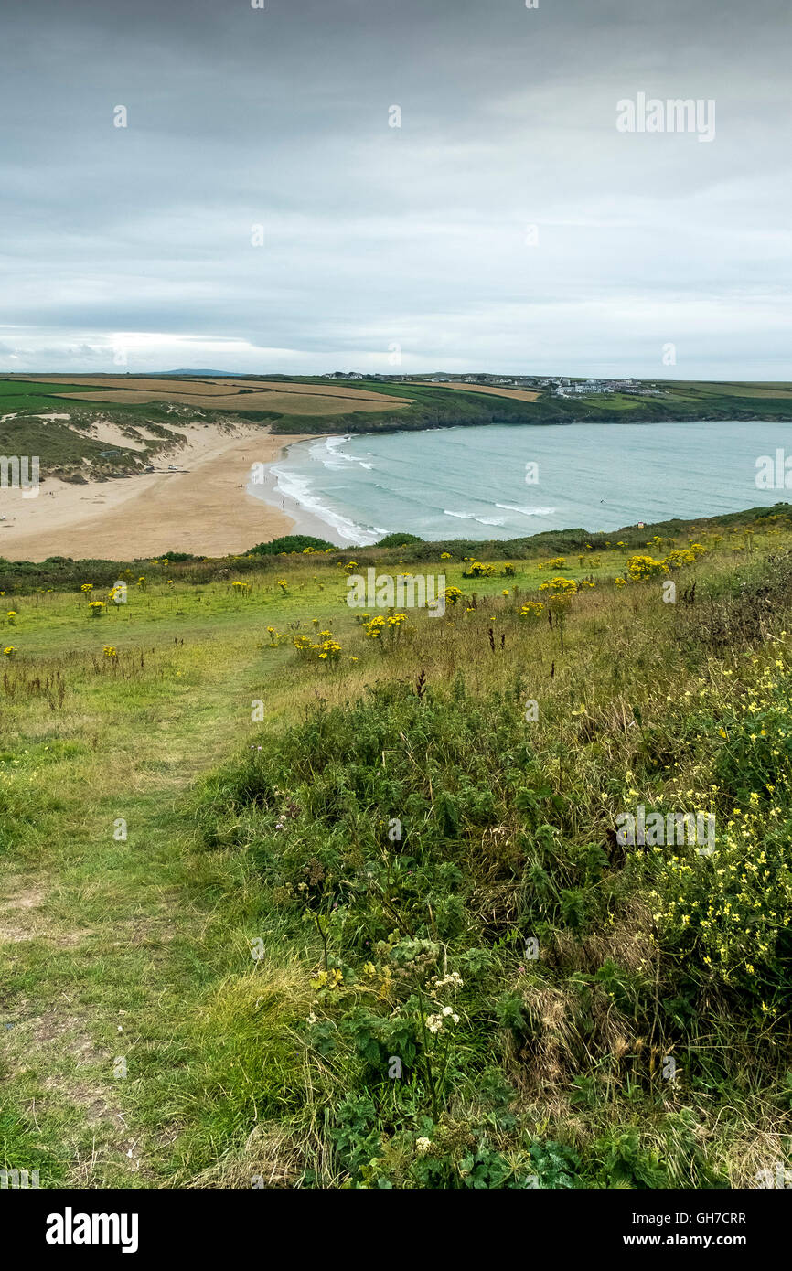 Crantock Beach gesehen von Osten Pentire Landzunge in Newquay, Cornwall. Stockfoto