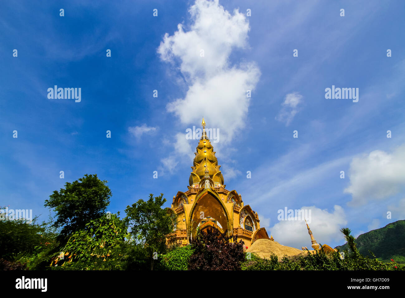 Wat Pha Sorn Kaew oder Wat Phra Thart Pha Kaew ist ein buddhistisches Kloster und Tempel in Khao Kor, Phetchaboon, THAILAND Stockfoto