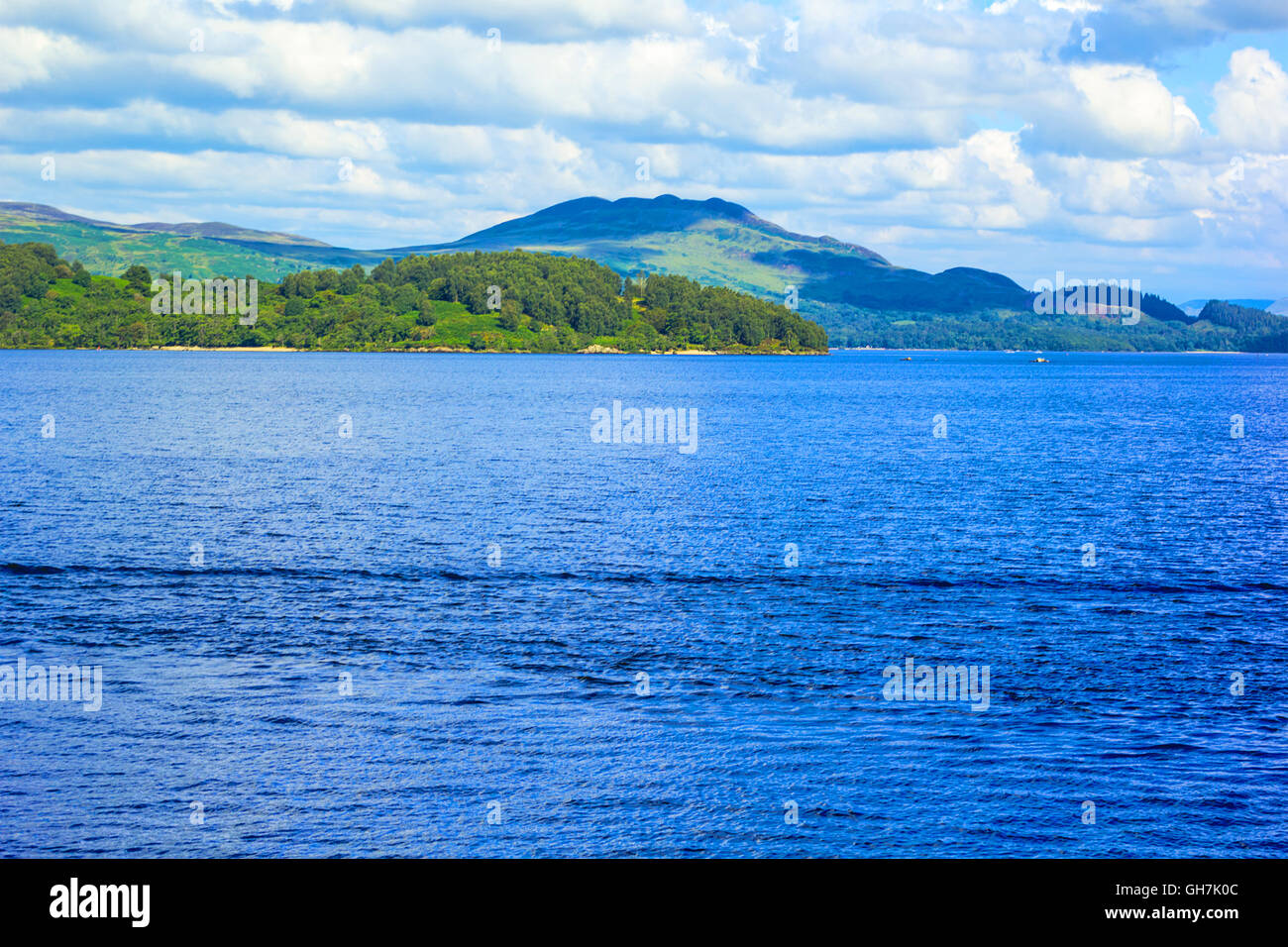 Schöne Landschaft am Loch Lomond See in Luss, Argyll & Bute in Schottland, Großbritannien Stockfoto