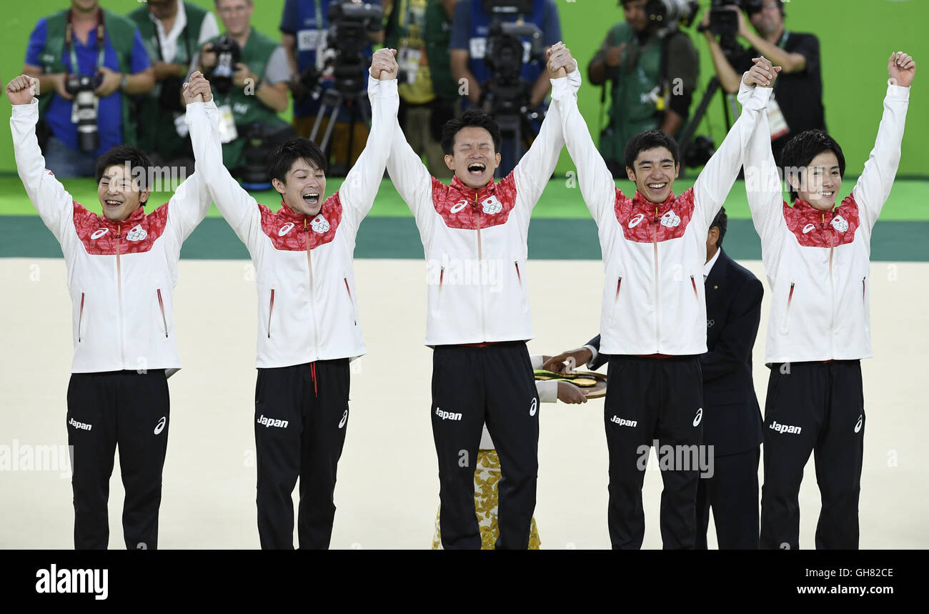 Rio De Janeiro, Brasilien. 8. August 2016. Goldmedaillengewinner japanische Athleten besuchen die Preisverleihung des Herren Team Final Kunstturnen an den Rio Olympischen Spielen 2016 in Rio De Janeiro, Brasilien, am 8. August 2016. ? Xinhua/Zheng Huansong? (Xr) Bildnachweis: Xinhua/Alamy Live-Nachrichten Stockfoto