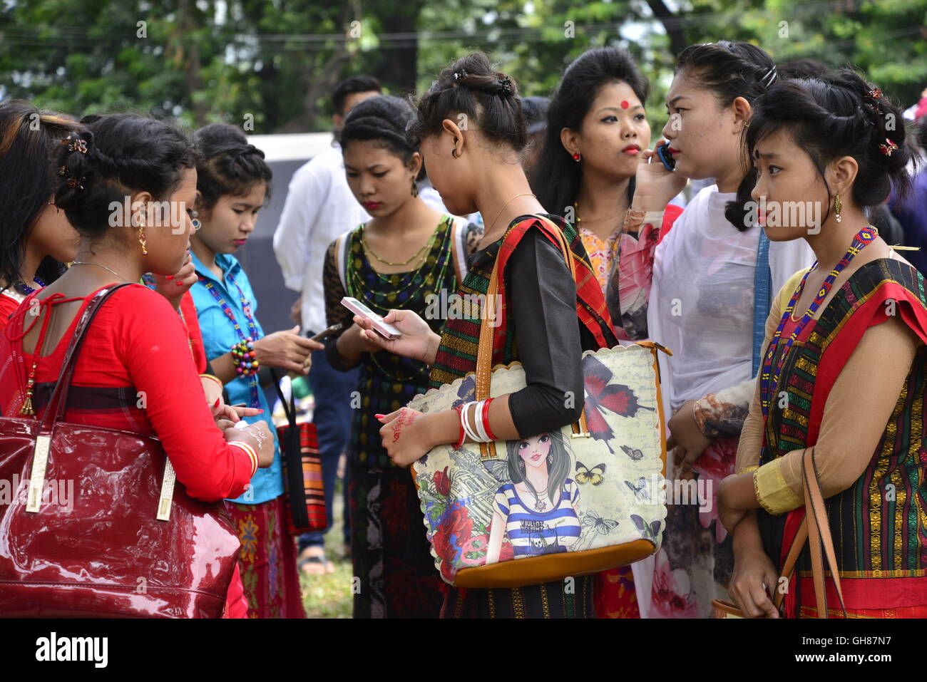 Dhaka, Bangladesch. 9. August 2016. Bangladeshi indigenen Menschen versammeln sich auf einer großen Kundgebung anlässlich des internationalen Tages der indigenen Völker der Welt in Dhaka, Bangladesch. Am 9. August 2016 Credit: Mamunur Rashid/Alamy Live-Nachrichten Stockfoto