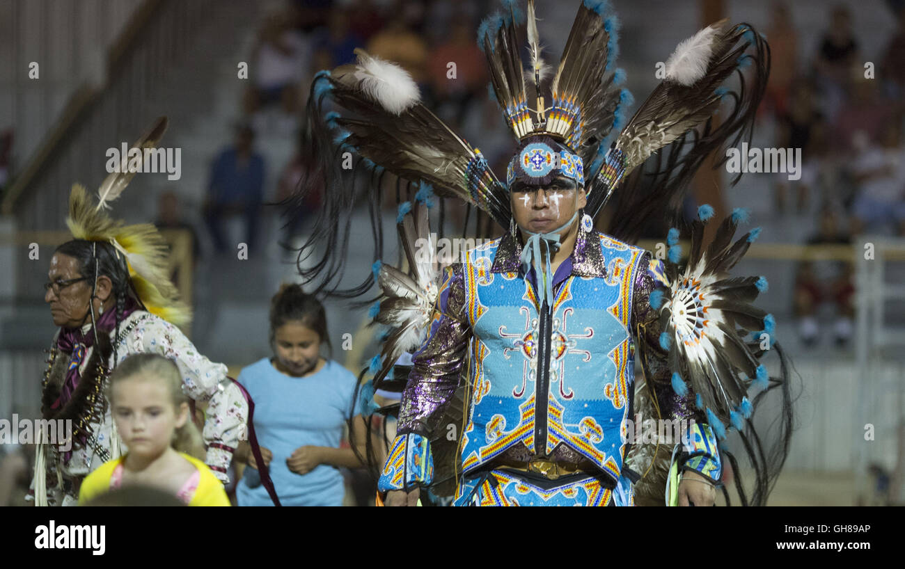 Anadarko, Oklahoma, USA. 8. November 2016. während der jährlichen American Indian Expo in Anadarko präsentiert Oklahoma.The annual American Indian Expo Kunst, Handwerk und Traditionen der 13 Ebenen Indianerstämme. Die Expo bietet der Chiricahua-Apachen, allgemein bekannt als Fort Sill Apache Fire Dancers. Sie führen '' Tanz von the Mountain Geist '', das zur Gooday Familie von Generationen von Vorfahren überliefert worden. Der Tanz soll fahren weg Krankheit und das Böse und gute Gesundheit und Glück zu bringen. © J Pat Carter/ZUMA Draht/Alamy Live-Nachrichten Stockfoto