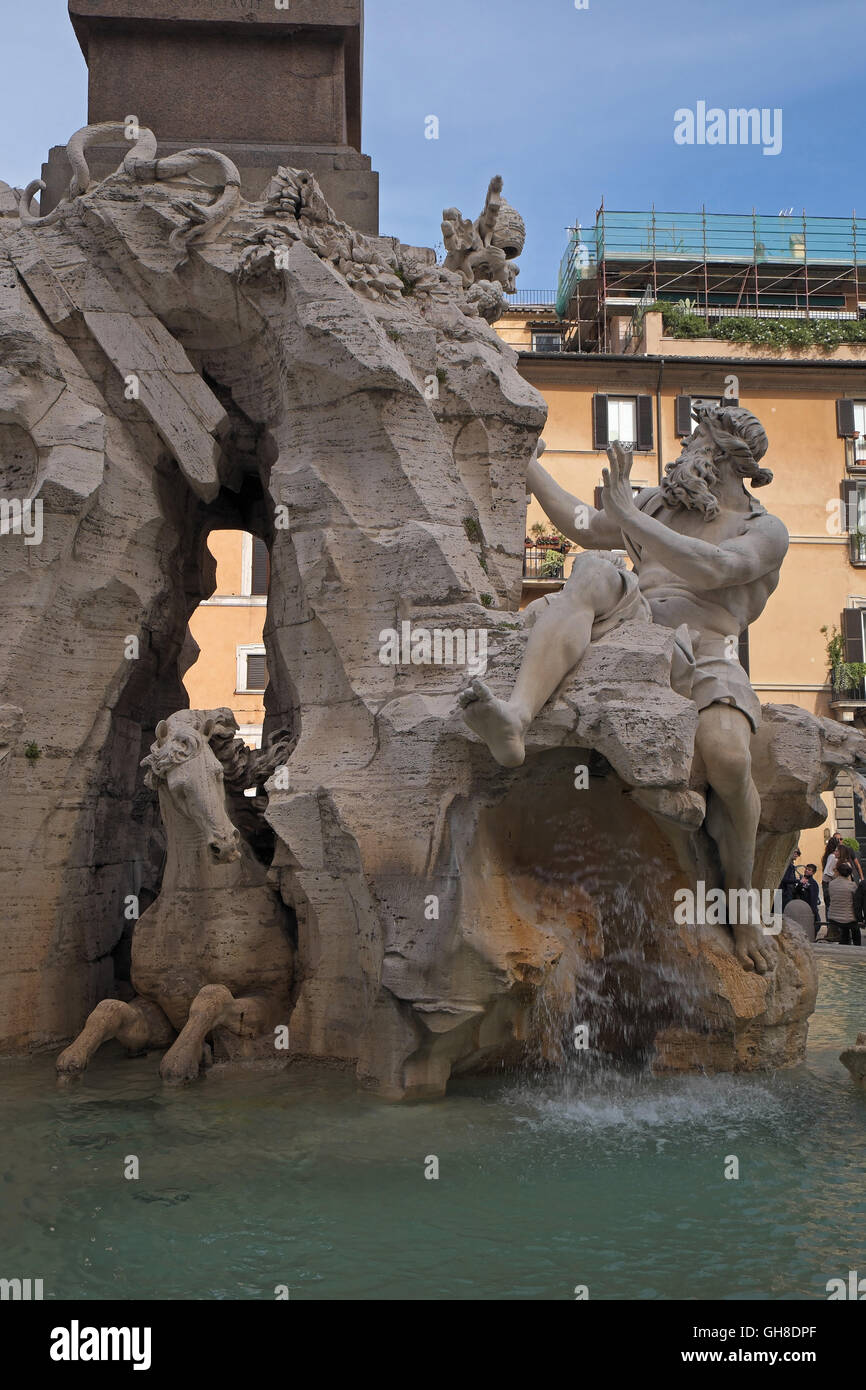 Fontana dei Quattro Fiumi (Brunnen der vier Flüsse), Piazza Navona, Rom, Italien. Stockfoto