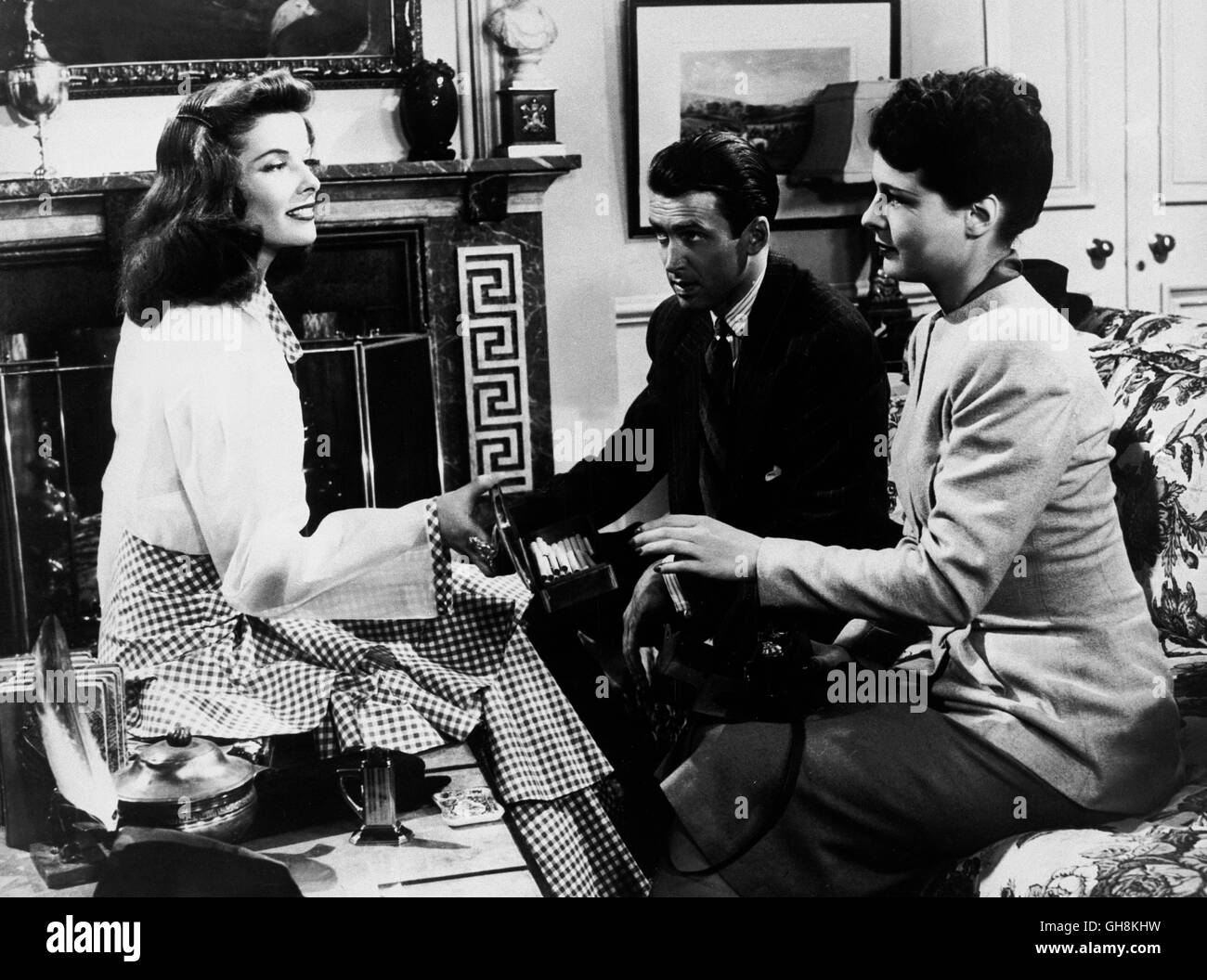 STERBEN NACHT VOR DER HOCHZEIT / The Philadelphia Story USA 1940 / George Cukor KATHARINE HEPBURN (Tracy Lord), JAMES STEWART (Macaulay Connor), RUTH HUSSEY (Elizabeth Imbrie)-Regie: George Cukor aka. The Philadelphia Story Stockfoto