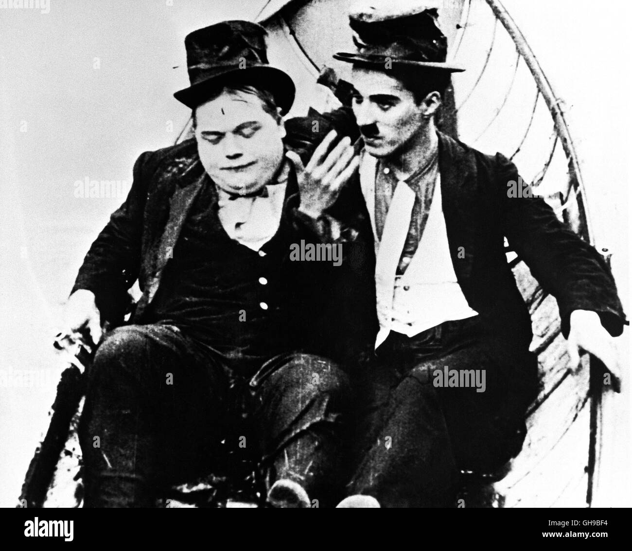 DIE ROUNDERS / Rounders USA 1914 / Charles Chaplin ROSCOE "FATTY" ARBUCKLE (Nachbar), CHARLES "CHARLIE" CHAPLIN (einheimischer) Regie: Charles Chaplin aka. Die Rounders Stockfoto