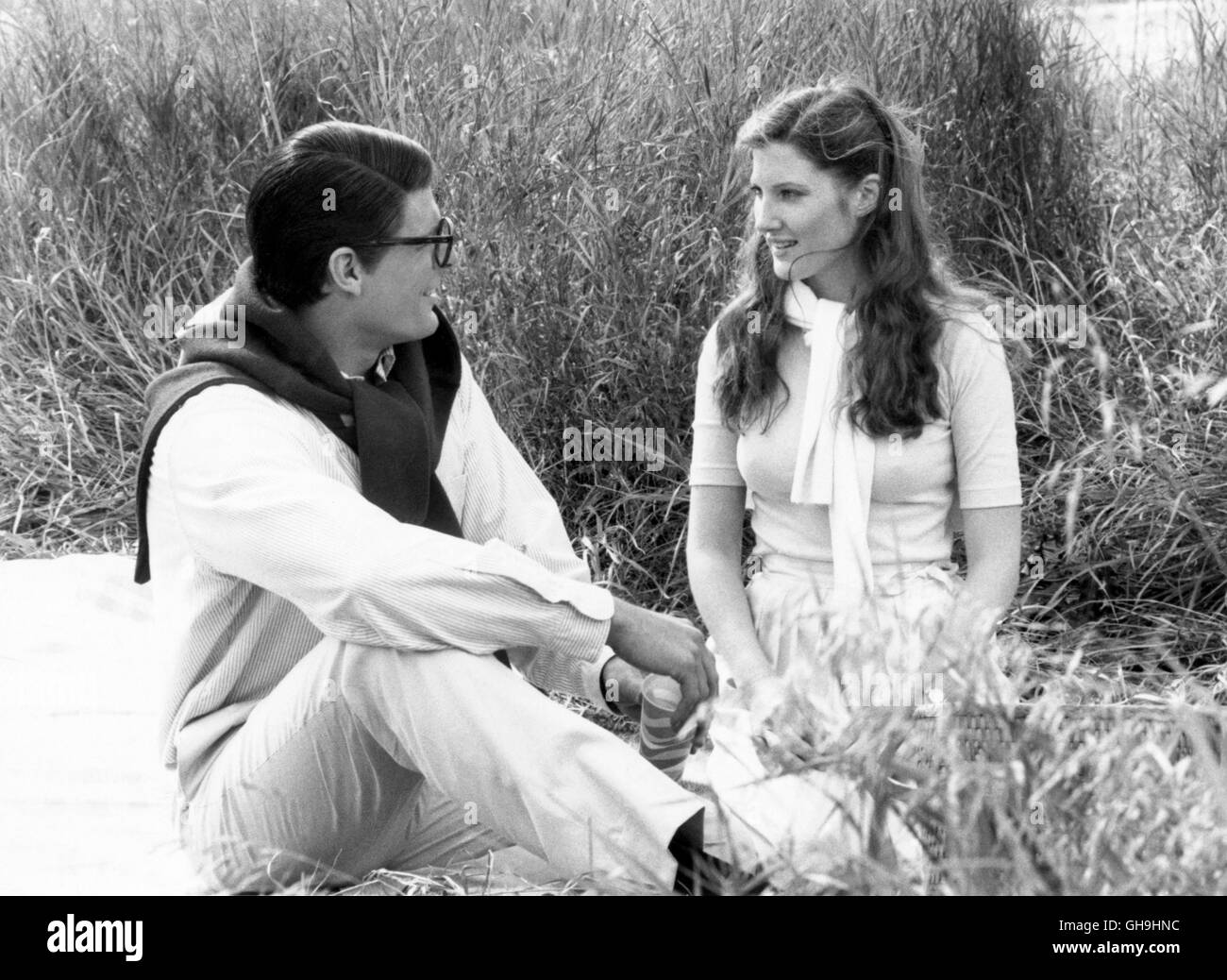 SUPERMAN III Superman III GB 1983 Richard Lester Clark Kent/Superman (CHRISTOPHER REEVE) Und Lana Lang (ANNETTE O'TOOLE) Film, Fernsehen, Actionfilm, Science Fiction, 80er-Regie: Richard Lester aka. Superman III Stockfoto