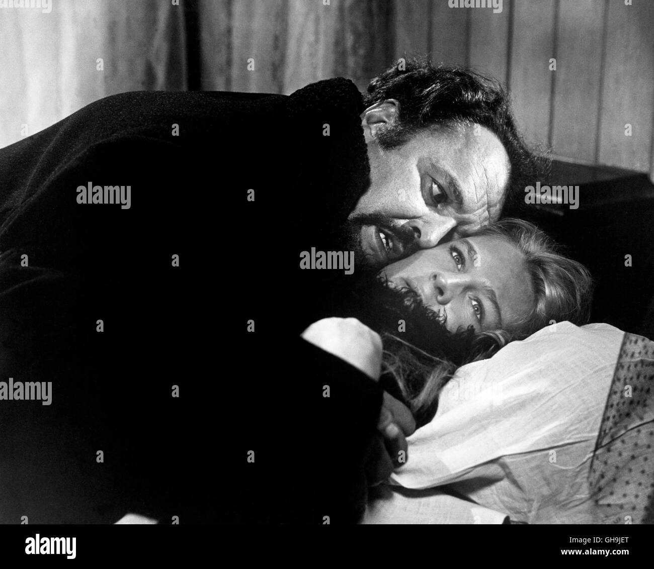 DOKTOR SCHIWAGO Doctor Zhivago USA 1965 David Lean Victor Komarovsky (ROD STEIGER) Bedrängt sterben Junge Lara (JULIE CHRISTIE). Film, Fernsehen, Drama, Liebesfilm, 60er Regie: David Lean aka. Doktor Schiwago Stockfoto