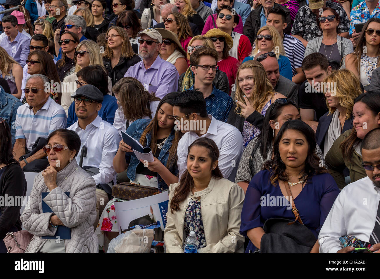 Freunde und Familie, Graduierung Zeremonie, Sonoma State University, Stadt, Rohnert Park, Sonoma County, California, Vereinigte Staaten von Amerika Stockfoto