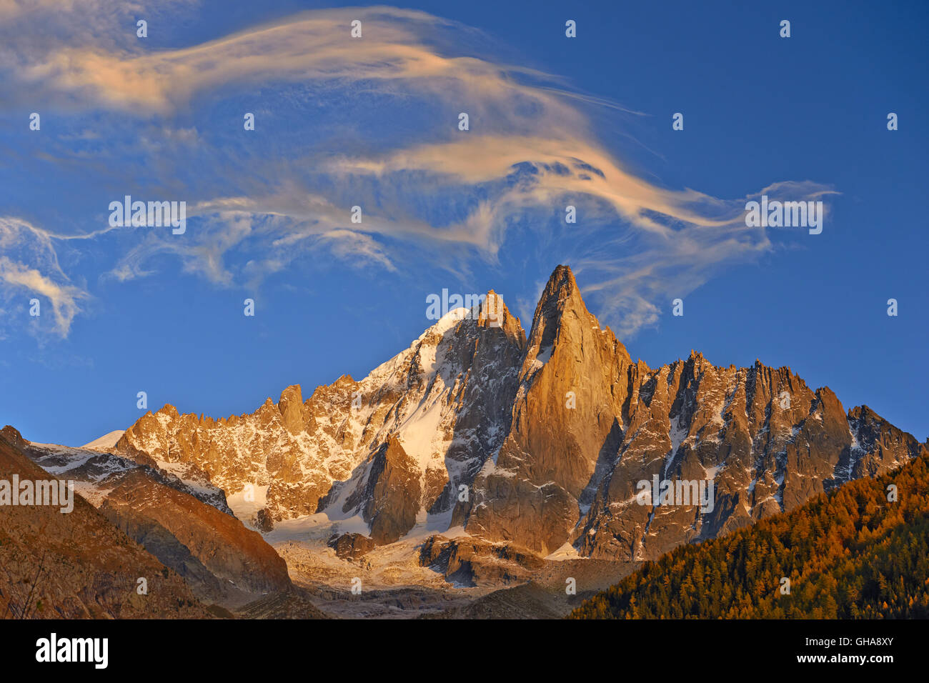 Geographie/reisen, Frankreich, die Aiguille Verte (4122 m) und Aiguille du Dru (3754 m) bei Sonnenuntergang, Chamonix, Additional-Rights - Clearance-Info - Not-Available Stockfoto