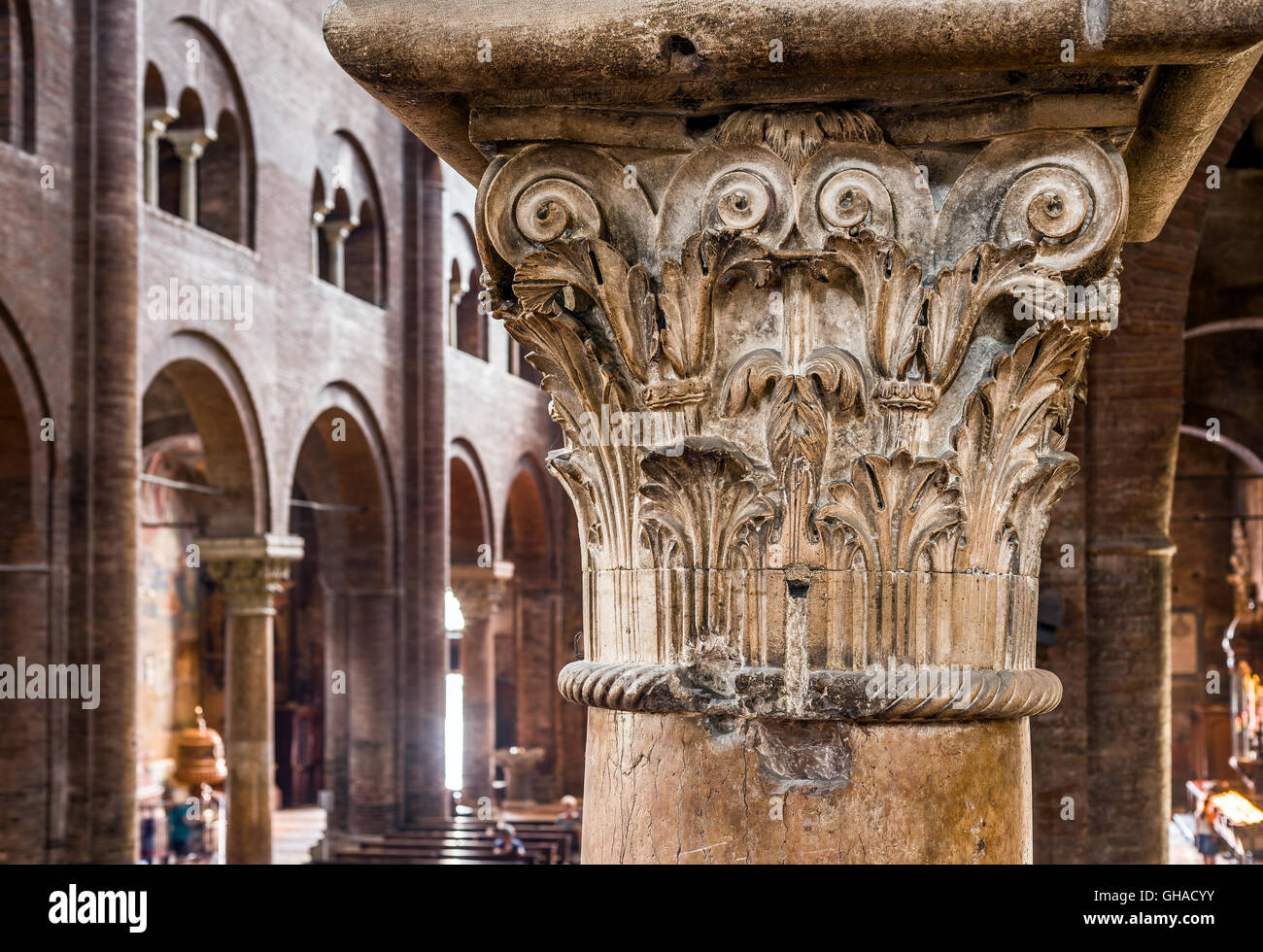 Im Inneren der Kathedrale Santa Maria Assunta e San Geminiano von Modena. Emilia-Romagna. Italien. Stockfoto