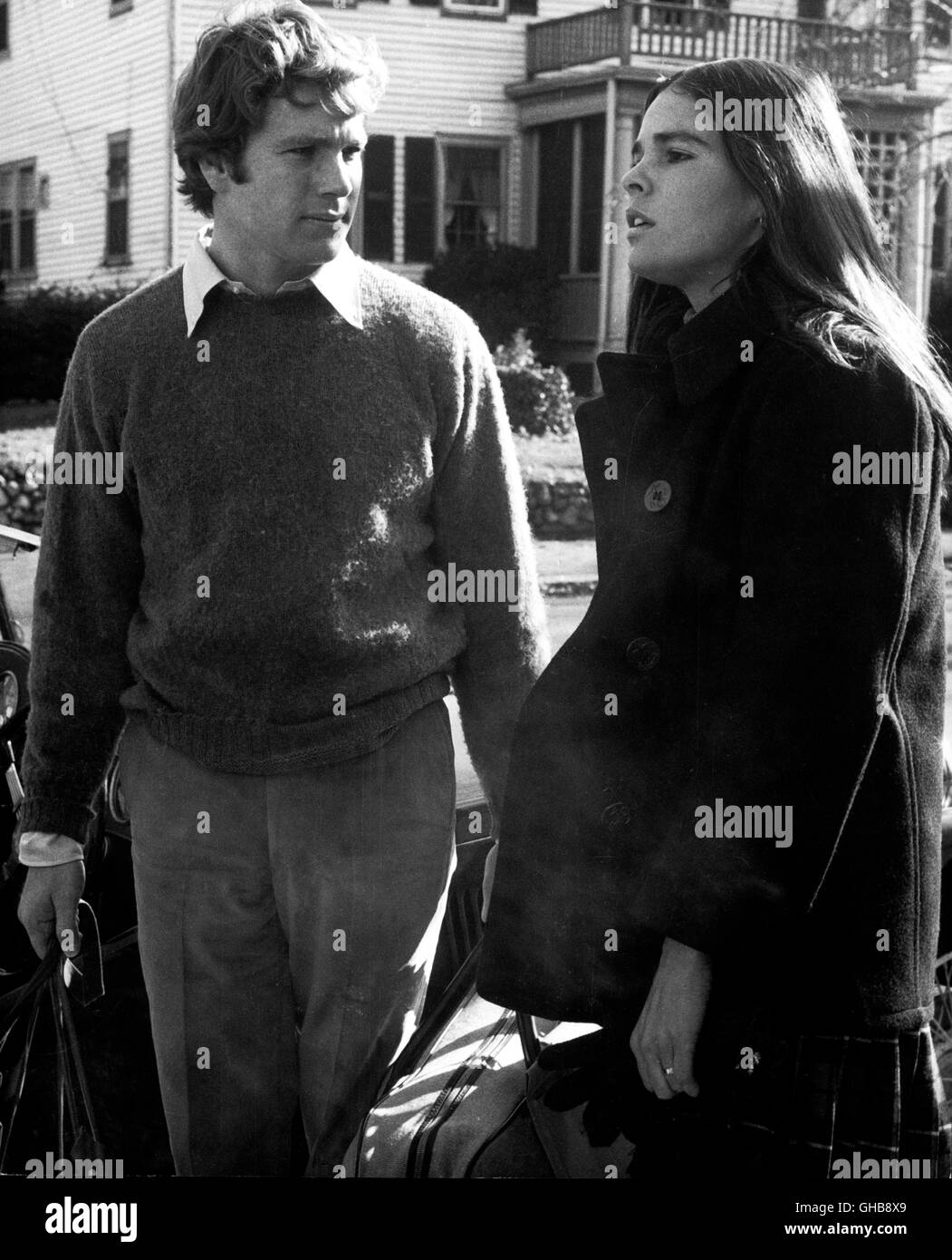 LOVE STORY USA 1970 Arthur Hiller Oliver Barrett IV (RYAN O'NEAL) Und Jennifer Cavalleri (ALI MACGRAW)-Regie: Arthur Hiller Stockfoto