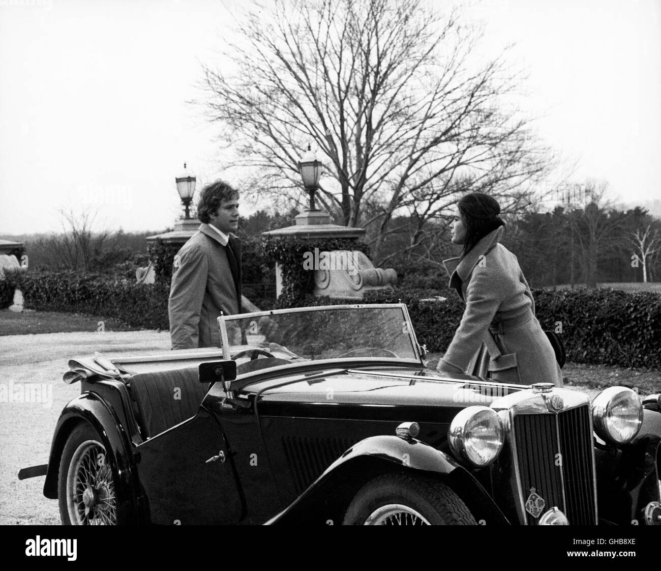 LOVE STORY USA 1970 Arthur Hiller Oliver Barrett IV (RYAN O'NEAL) Und Jennifer Cavalleri (ALI MACGRAW)-Regie: Arthur Hiller Stockfoto