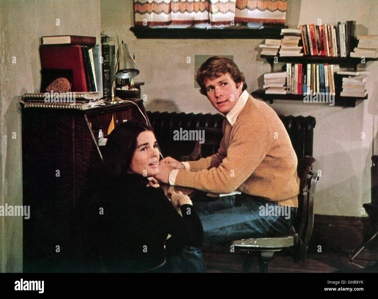 LOVE STORY USA 1970 Arthur Hiller Oliver (RYAN O'NEAL) Und Jennifer (ALI MACGRAW)-Regie: Arthur Hiller Stockfoto